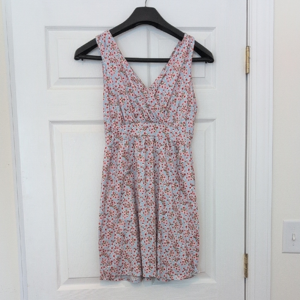 Elegant Floral V-Neck Mini Dress - White and Red